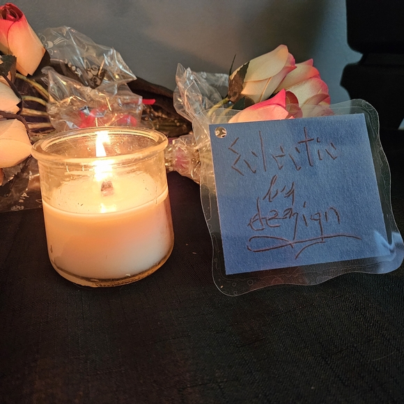 Hand-Poured Wood Wick Candle - Picture 14 of 15